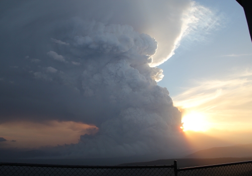 2013 Grampians Fire, Victoria, exhibiting a towering fire cloud or ‘pyrocumulonimbus’. 